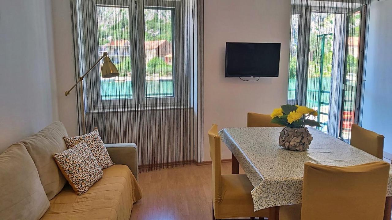 Apartment Mandic Omiš Eksteriør bilde