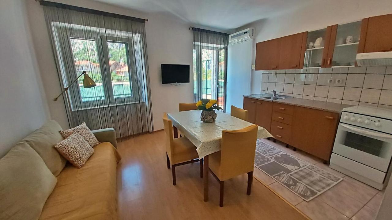 Apartment Mandic Omiš Eksteriør bilde