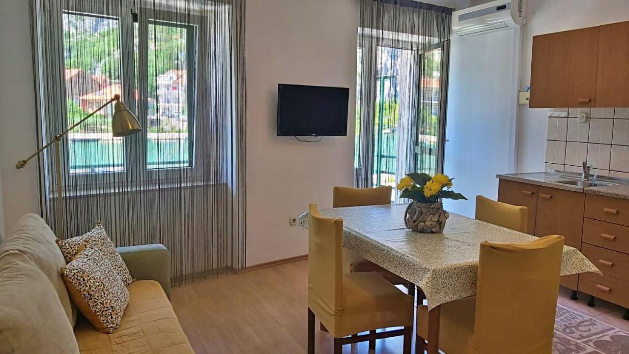 Apartment Mandic Omiš Eksteriør bilde