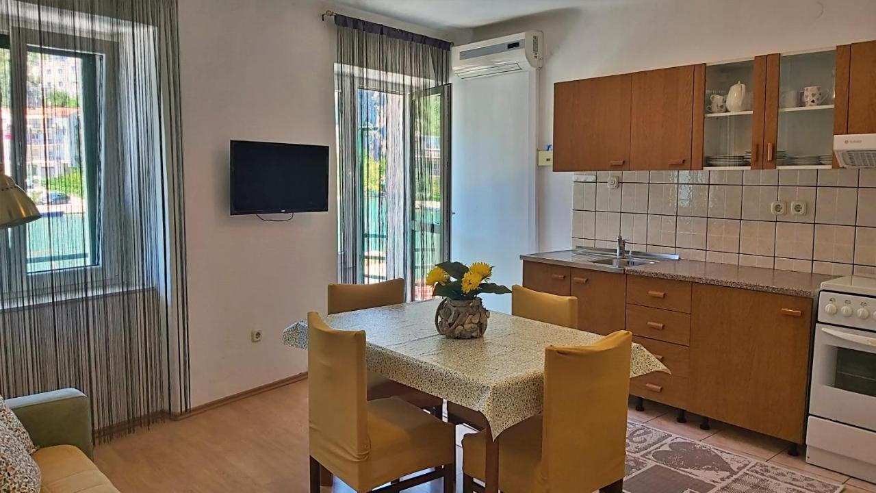 Apartment Mandic Omiš Eksteriør bilde